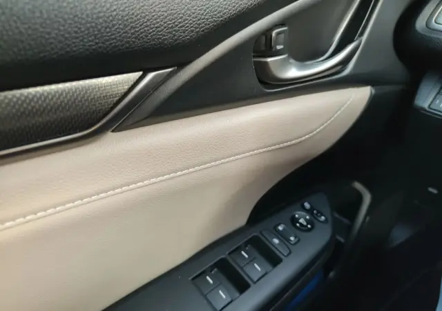 HONDA Civic 1.6 i-DTEC Executive Black Edition