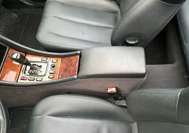 MERCEDES-BENZ CLK 
