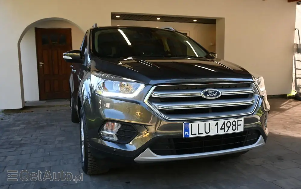 FORD Kuga 1.5 EcoBoost 2x4 Titanium