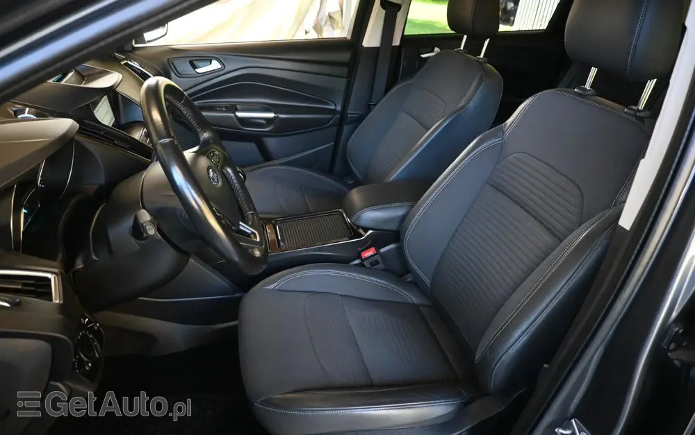 FORD Kuga 1.5 EcoBoost 2x4 Titanium