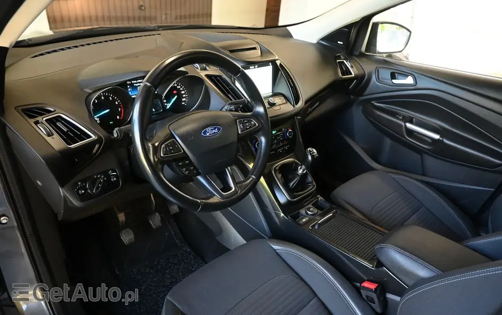 FORD Kuga 1.5 EcoBoost 2x4 Titanium