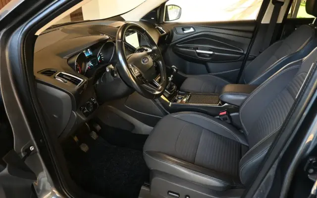 FORD Kuga 1.5 EcoBoost 2x4 Titanium