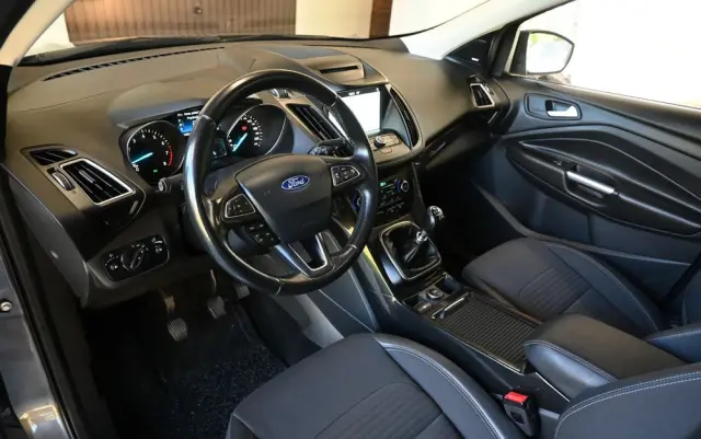 FORD Kuga 1.5 EcoBoost 2x4 Titanium