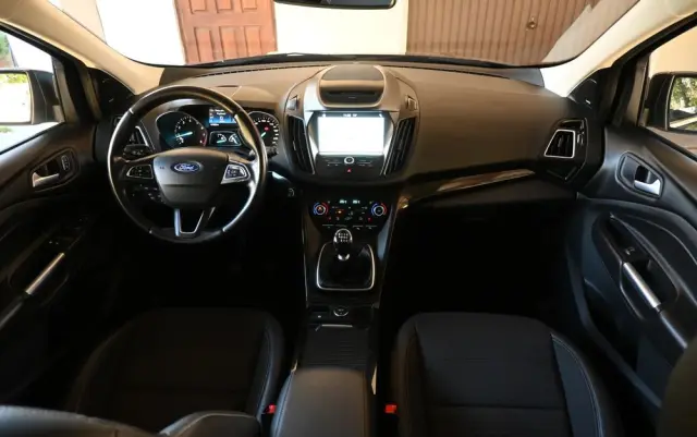 FORD Kuga 1.5 EcoBoost 2x4 Titanium