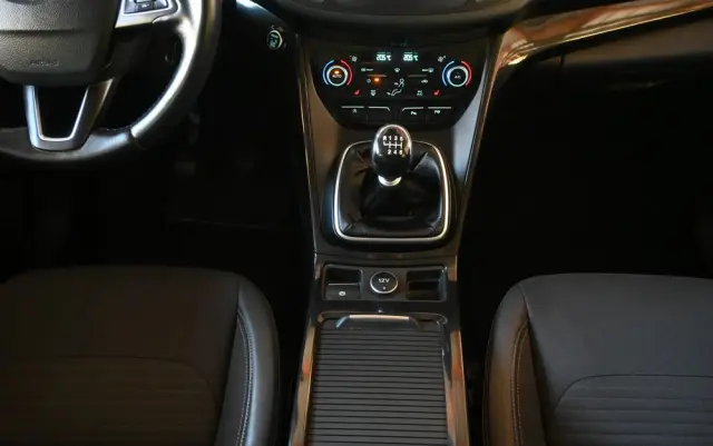 FORD Kuga 1.5 EcoBoost 2x4 Titanium