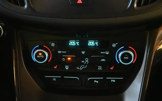 FORD Kuga 1.5 EcoBoost 2x4 Titanium