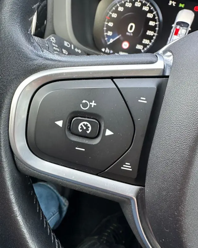 VOLVO XC 60 D3 Momentum