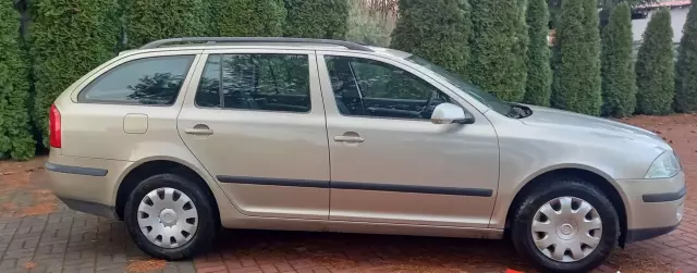 SKODA Octavia 1.6 (102 KM)