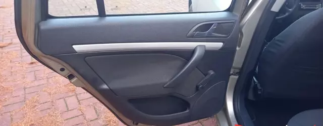 SKODA Octavia 1.6 (102 KM)