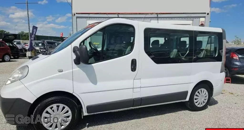RENAULT Trafic 