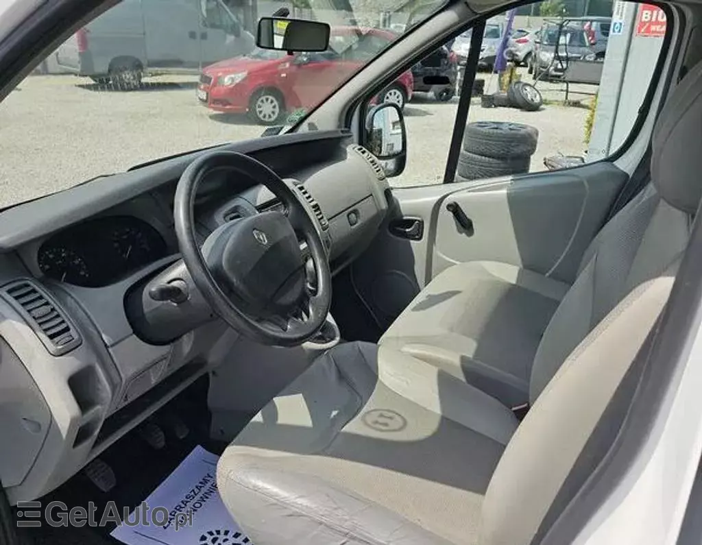 RENAULT Trafic 