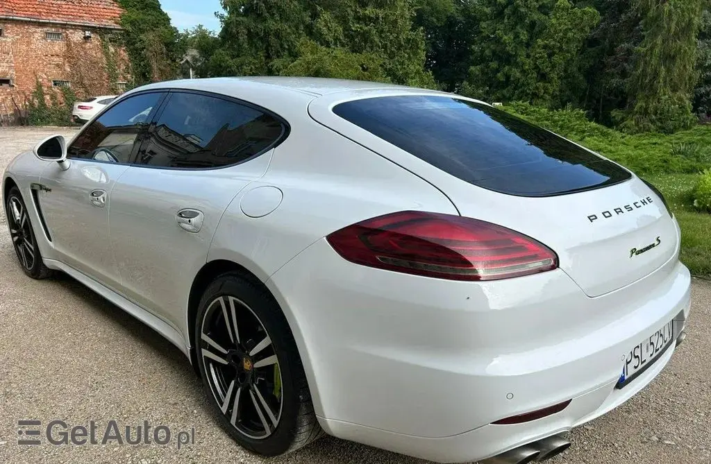 PORSCHE Panamera 
