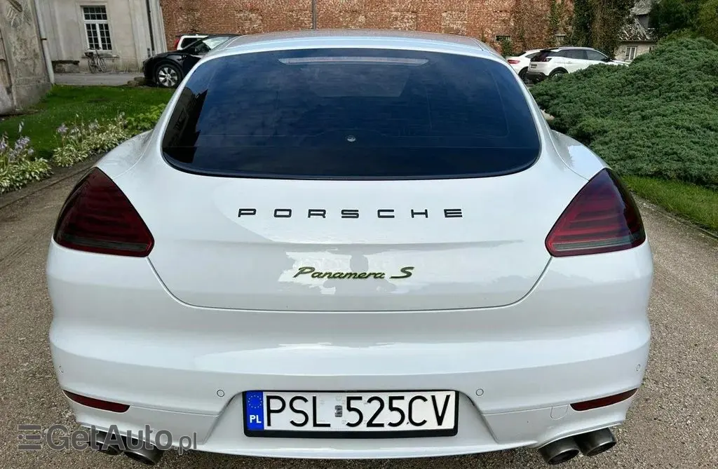 PORSCHE Panamera 