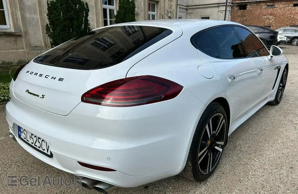 PORSCHE Panamera 