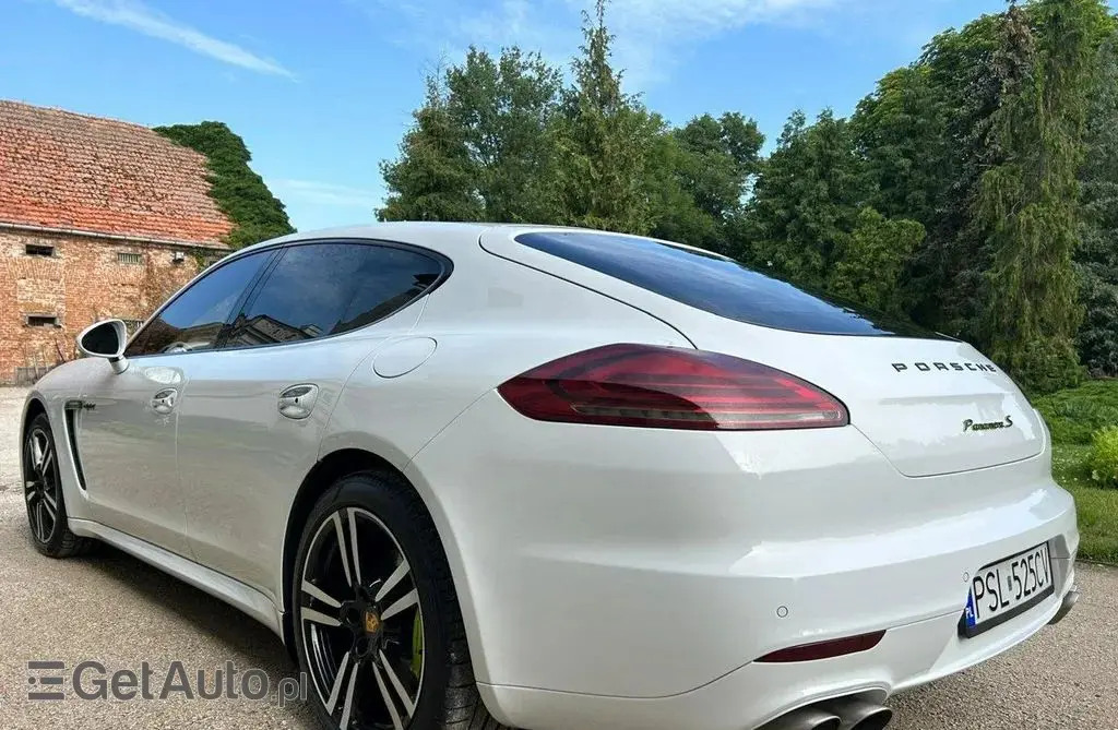 PORSCHE Panamera 