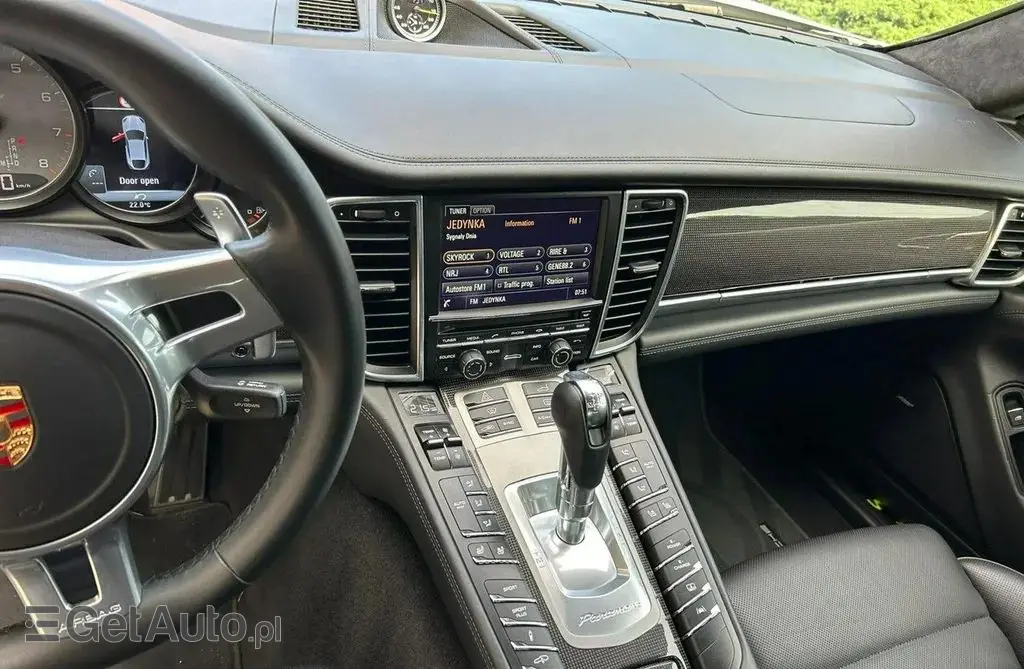 PORSCHE Panamera 