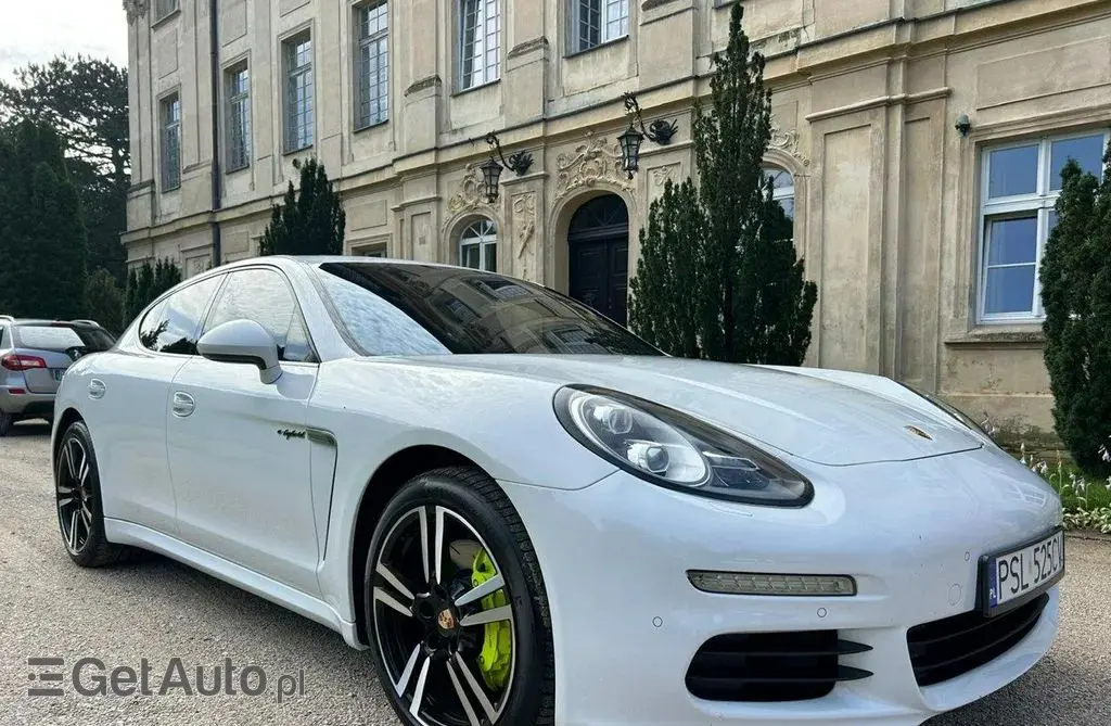 PORSCHE Panamera 