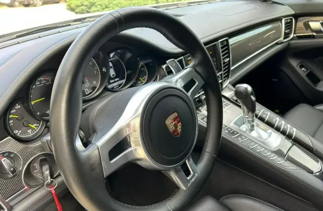 PORSCHE Panamera 