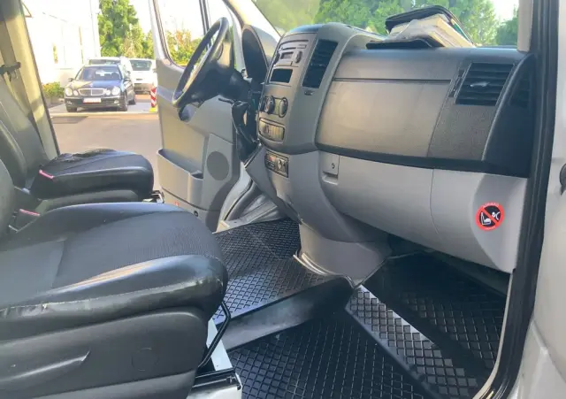 MERCEDES-BENZ SPRINTER 516 CDI 