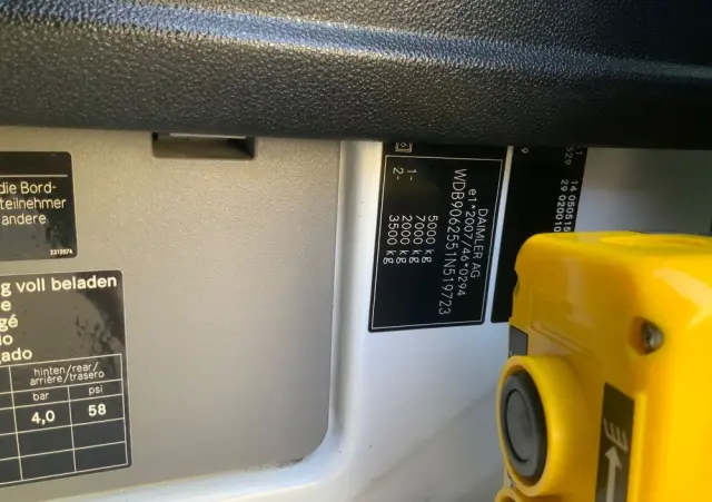 MERCEDES-BENZ SPRINTER 516 CDI 