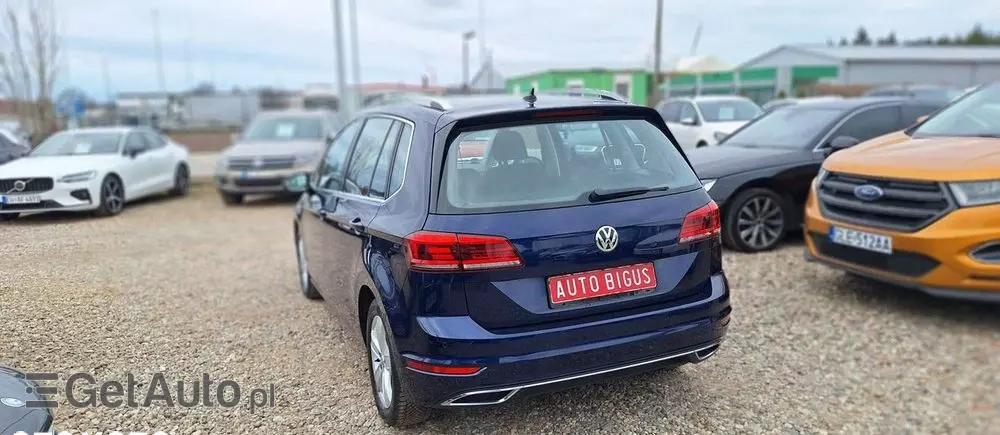 VOLKSWAGEN Golf Sportsvan 