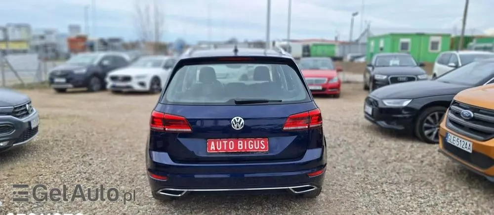 VOLKSWAGEN Golf Sportsvan 