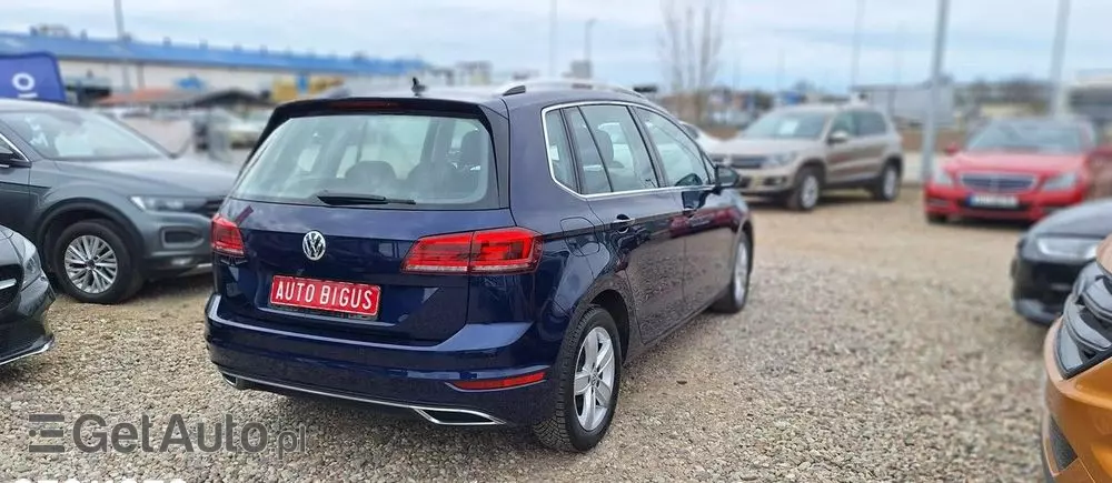 VOLKSWAGEN Golf Sportsvan 