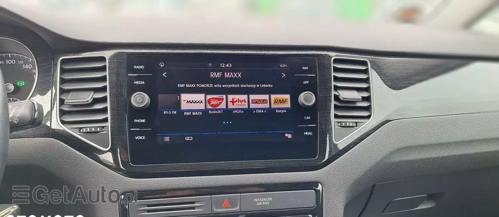 VOLKSWAGEN Golf Sportsvan 