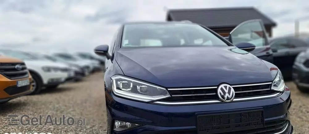 VOLKSWAGEN Golf Sportsvan 