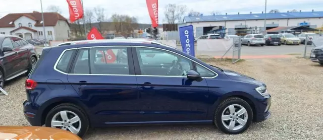 VOLKSWAGEN Golf Sportsvan 