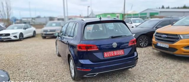 VOLKSWAGEN Golf Sportsvan 