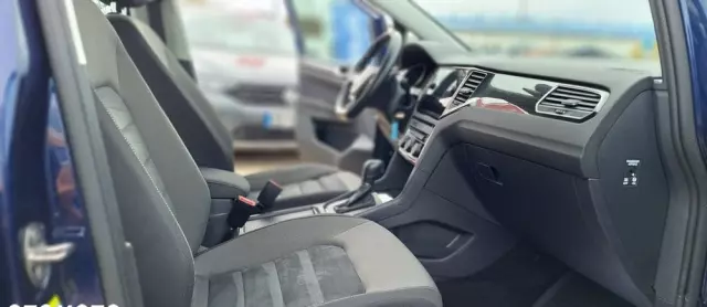 VOLKSWAGEN Golf Sportsvan 