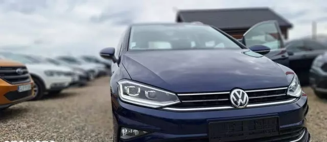 VOLKSWAGEN Golf Sportsvan 