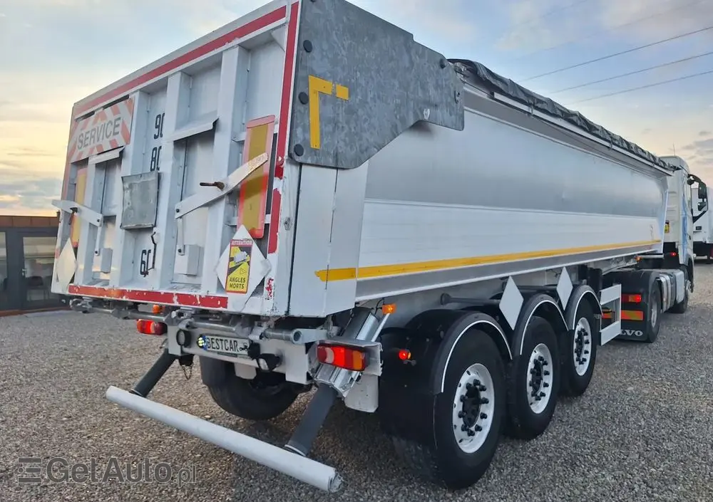 BENALU 28m3 / 2013 / 2 osie podnoszone / Import Francja 