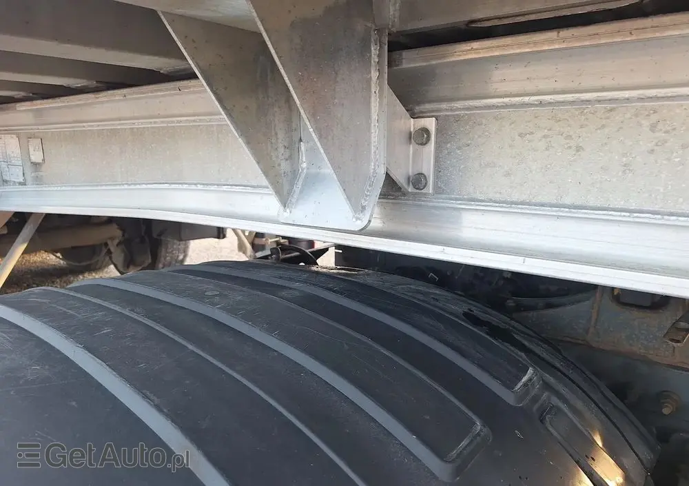 BENALU 28m3 / 2013 / 2 osie podnoszone / Import Francja 