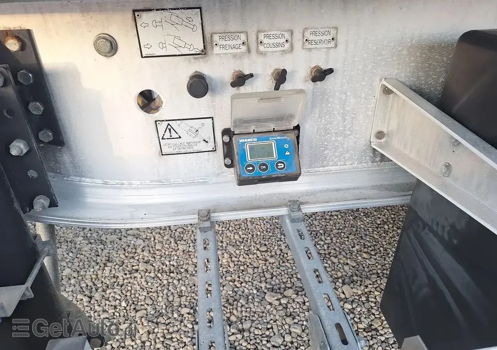 BENALU 28m3 / 2013 / 2 osie podnoszone / Import Francja 