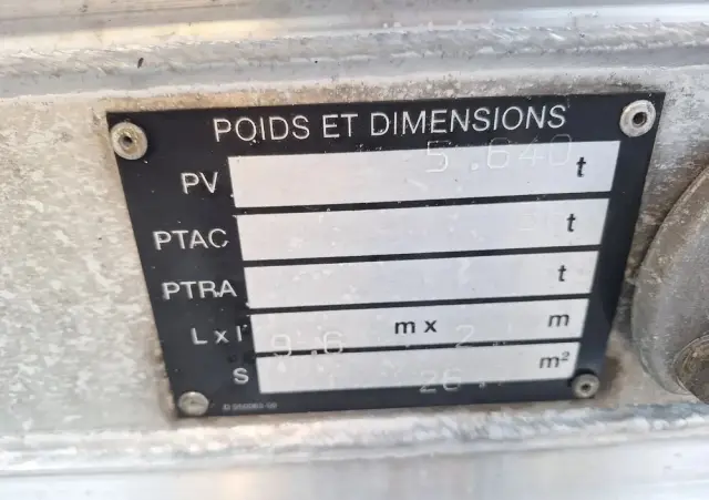 BENALU 28m3 / 2013 / 2 osie podnoszone / Import Francja 