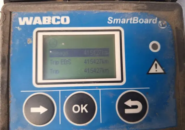 BENALU 28m3 / 2013 / 2 osie podnoszone / Import Francja 