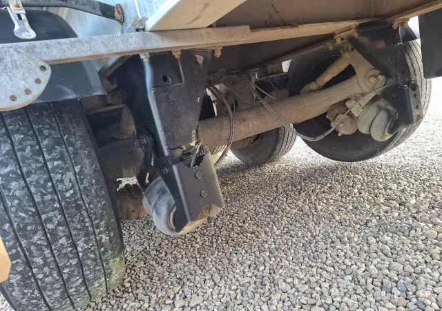 BENALU 28m3 / 2013 / 2 osie podnoszone / Import Francja 