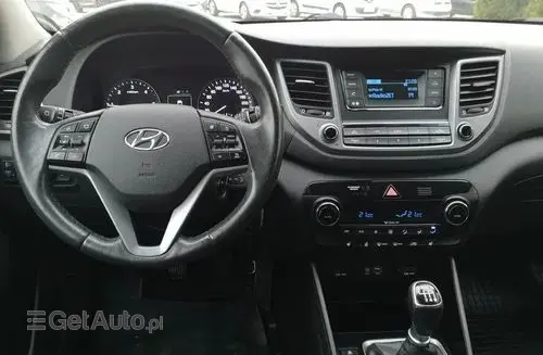 HYUNDAI Tucson 