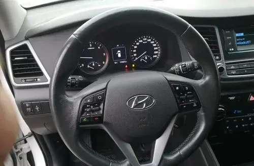 HYUNDAI Tucson 