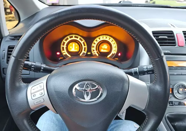 TOYOTA Auris 1.33 VVT-i Life