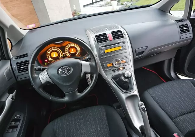 TOYOTA Auris 1.33 VVT-i Life