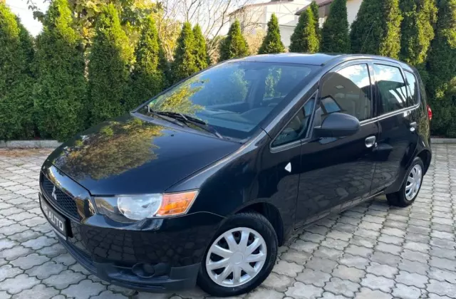 MITSUBISHI Colt 