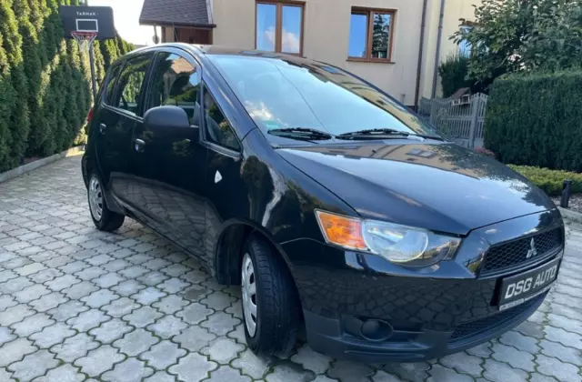 MITSUBISHI Colt 