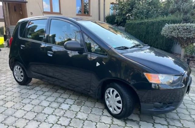MITSUBISHI Colt 