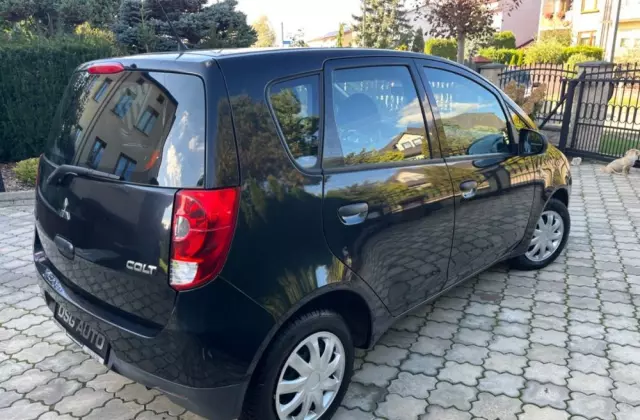 MITSUBISHI Colt 