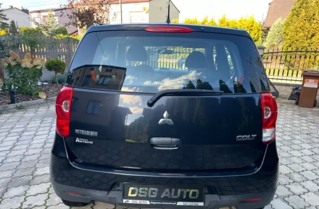 MITSUBISHI Colt 