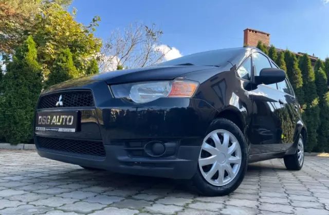 MITSUBISHI Colt 