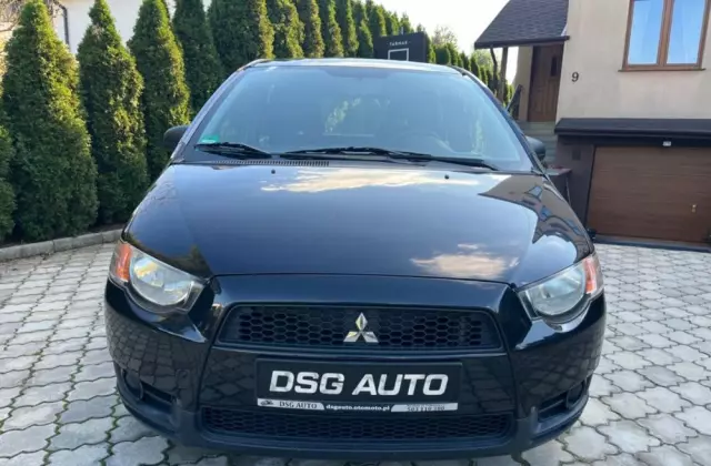 MITSUBISHI Colt 